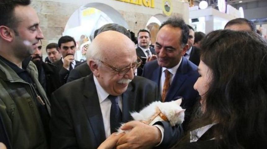 Bakan Avcı&rsquo;dan Van Standına Ziyaret