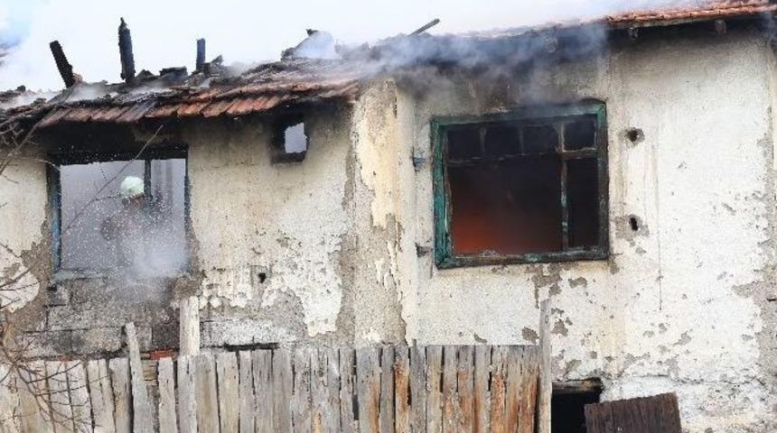 Ankara&rsquo;da Metruk Binada Yangın