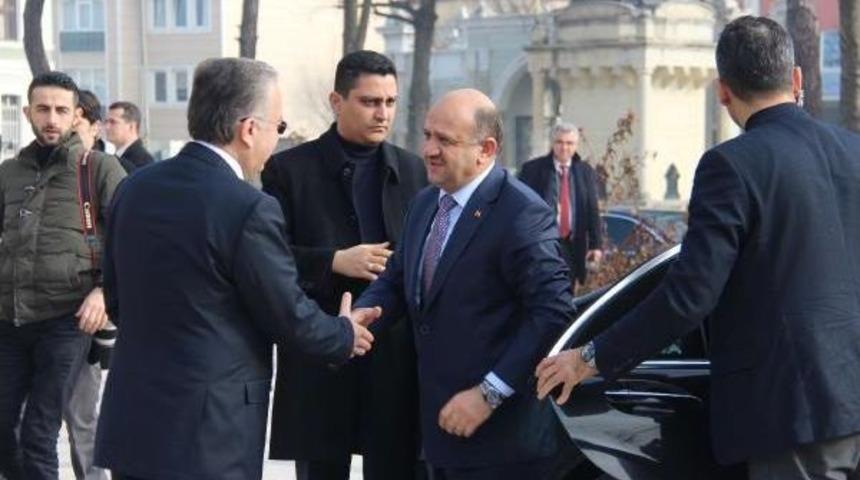 Bakan Işık: Almanya Fet&ouml;'c&uuml; 40 Subayı Iade Etmeli