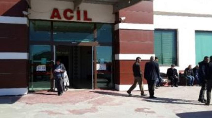 Bı&ccedil;aklanan Gen&ccedil; Hastaneye Kaldırıldı