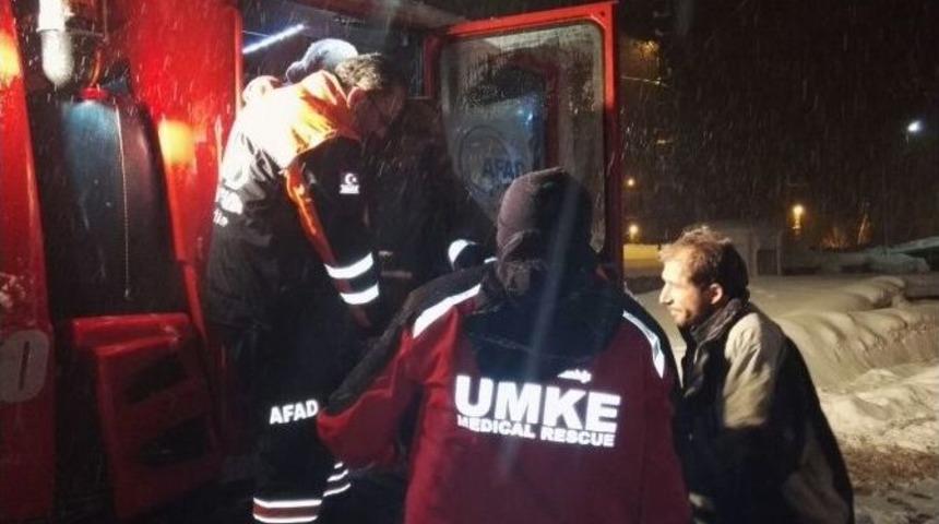 Karda Mahsur Kalan Hastanın Yardımına Afad Ve Umke Yetişti