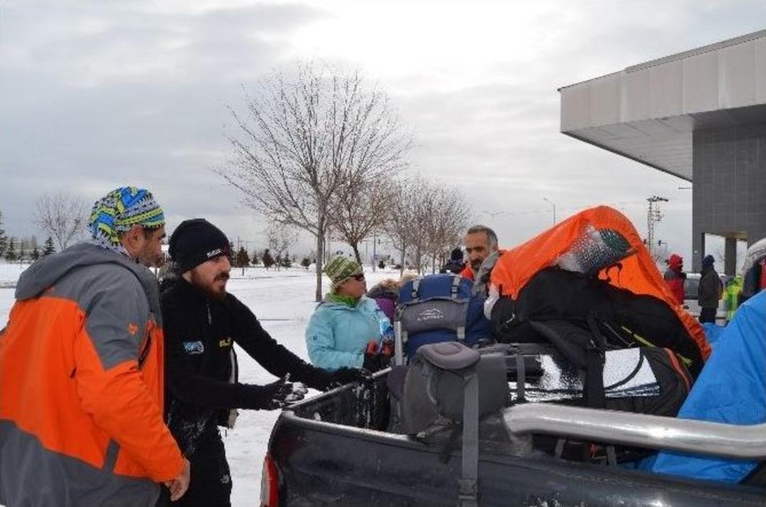 Dağcılar Eksi 40 Derecede S&uuml;phan Dağı&rsquo;na Tırmanacak