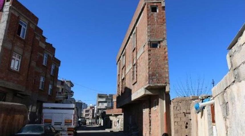 Siverek&rsquo;Te Iki Katlı Ilgin&ccedil; Bina G&ouml;renleri Şaşırtıyor