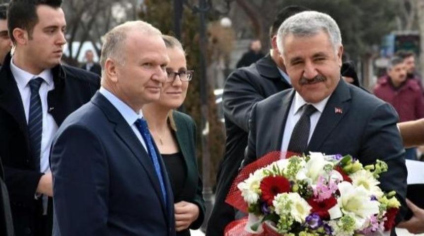 Bakan Arslan: D&uuml;nyanın En B&uuml;y&uuml;k K&ouml;pr&uuml;s&uuml;n&uuml; Yapacağız