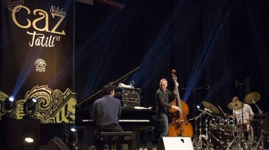 Nil&uuml;fer Caz Tatili Avishai Cohen Trio Konseriyle Başladı