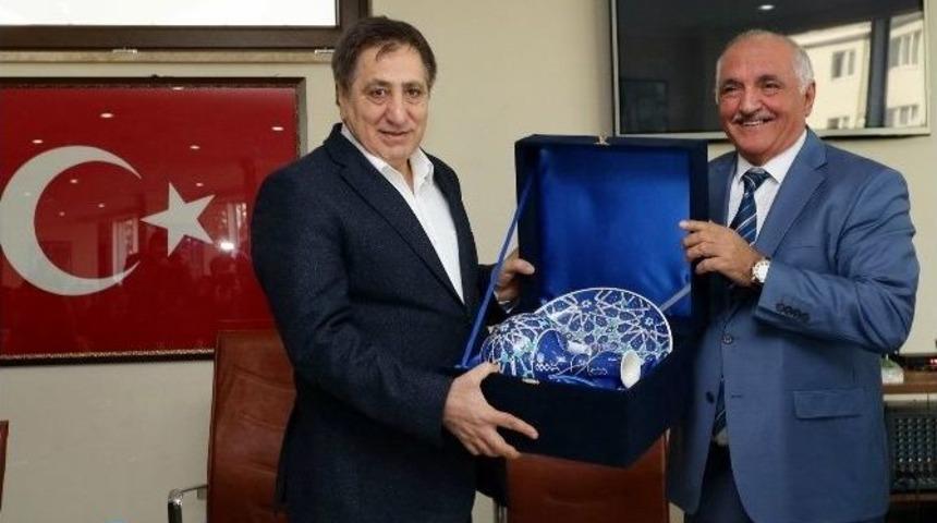 Vali Küçük: “kardeşliği Herkese Göstermeniz Çok Önemli”