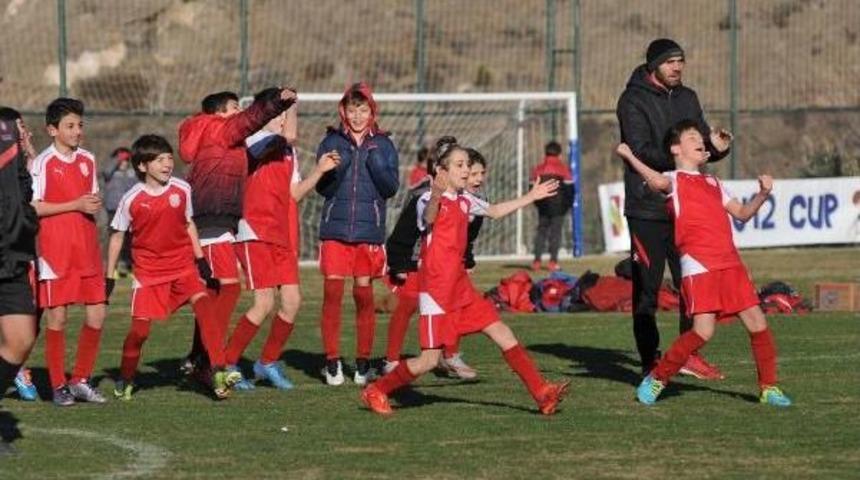 U12 İzmir Cup'a 4 Bilet
