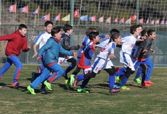 U12 İzmir Cup'a 4 Bilet