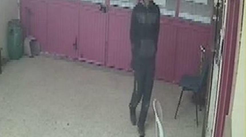 Okullardan Hırsızlık Yapan Zanlı G&uuml;venlik Kameralarına Yakalandı