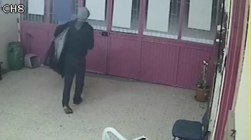 7 Okulu Soydu, Sonuncusunda Suçüstü Yakalandı