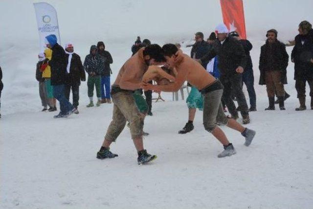 2 Bin Rakımlı Yaylada Kar Fastivali