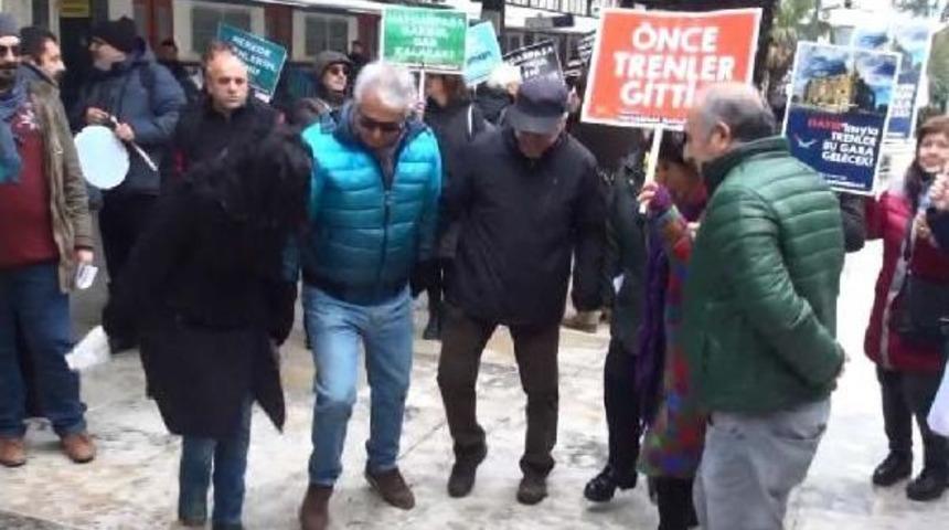 Tren Şefi 13 Yıl Sonra &Uuml;niformasını Giydi Ve "haydarpaşa Eylemi" Ne Katıldı