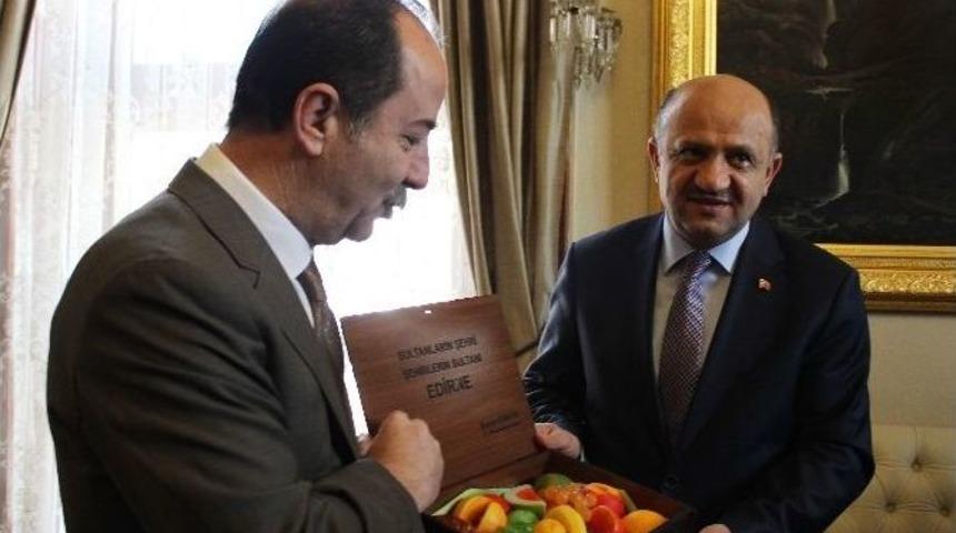 Milli Savunma Bakanı Işık&rsquo;tan &lsquo;kardak&rsquo; A&ccedil;ıklaması