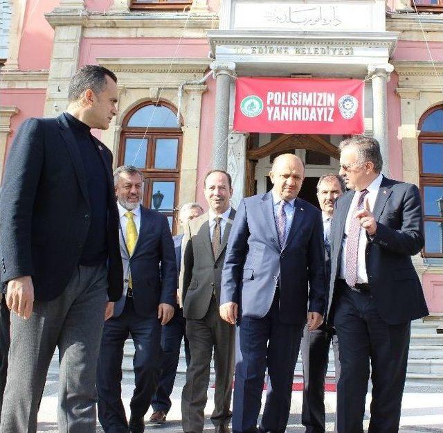 Milli Savunma Bakanı Işık’tan ‘kardak’ Açıklaması