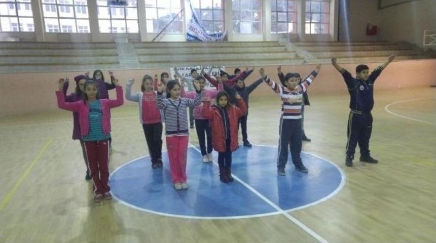 Halk Oyunları T&uuml;rkiye Şampiyonası İ&ccedil;in Aralıksız &Ccedil;alışıyorlar