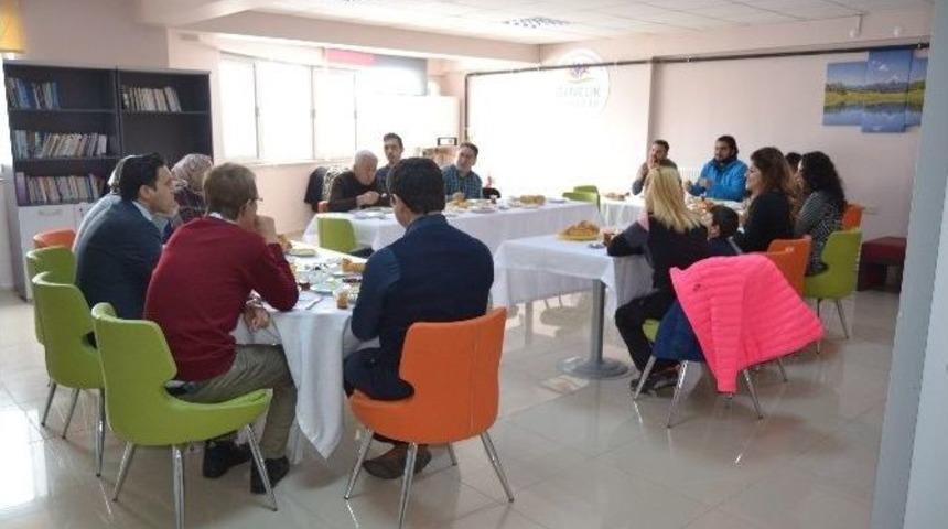 Karahisar Gen&ccedil;lik Merkezi Eğitmenleri Bir Araya Geldi