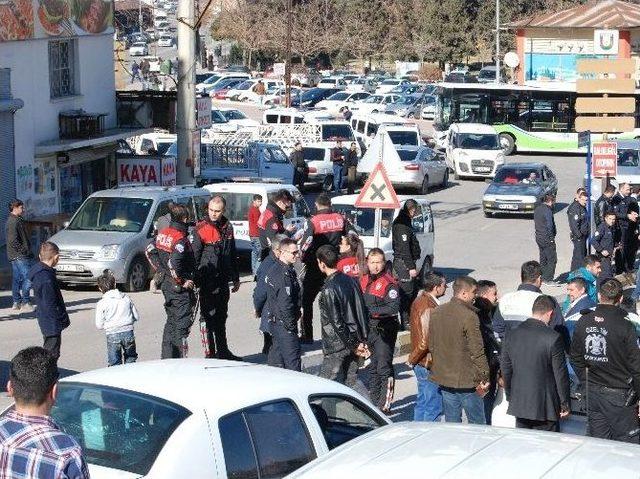 Düğün Konvoyunda Pkk’yı Simgeleyen Bez Parçası Taşıyanlara Müdahale