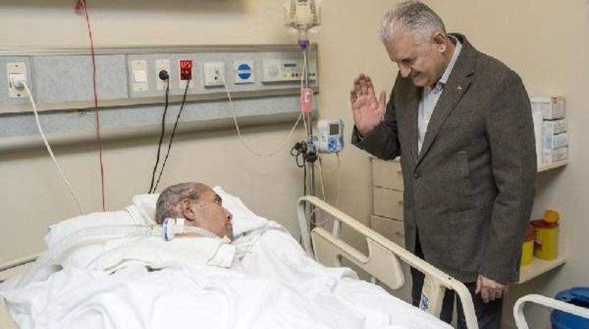 Başbakan Yıldırım 15 Temmuz Gazisini Hastanede Ziyaret Etti