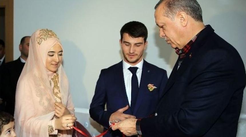 Cumhurbaşkanı Erdoğan, 15 Temmuz Gazisiyle Aynı Binada Oturan &Ccedil;iftin Nişan Y&uuml;z&uuml;klerini Taktı