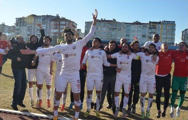 Utaş Uşakspor, Sökespor Engelini Geçti