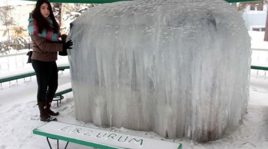 Buz Tutan Şadırvan Şelaleye D&ouml;nd&uuml;