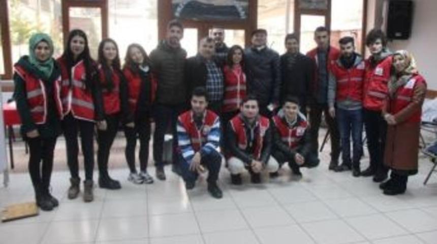 Sultanbeyli&rsquo;de Dadaşlar Kızılay&rsquo;a Kan Verdi