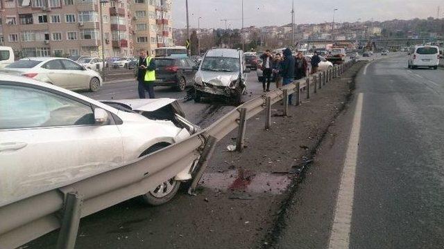 (özel) E-5’te Makas Atan Sürücünün Yol Açtığı Zincirleme Kaza Kamerada