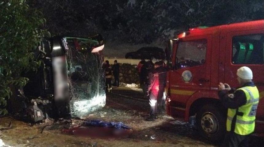 Bartın&rsquo;da 3 Kişinin &Ouml;ld&uuml;ğ&uuml; Otob&uuml;s Kazası G&uuml;venlik Kamerasında