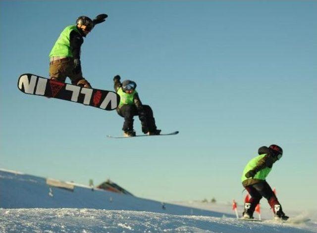 Uludağ'da Nefes Kesen Snowboard Gösterisi