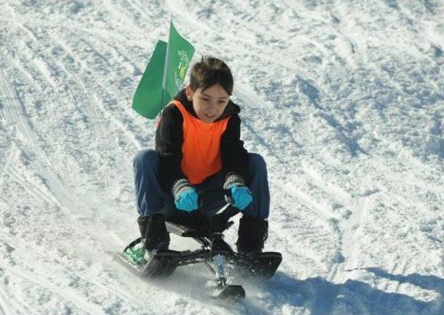 Uludağ'da Nefes Kesen Snowboard Gösterisi