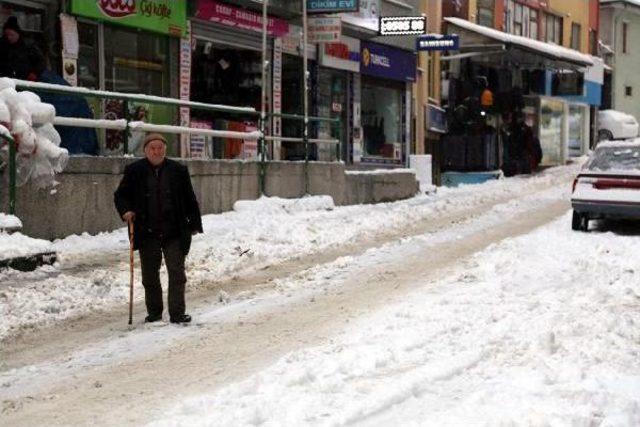 Artvin’De Yoğun Kar Yağışı Hayatı Olumsuz Etkiliyor