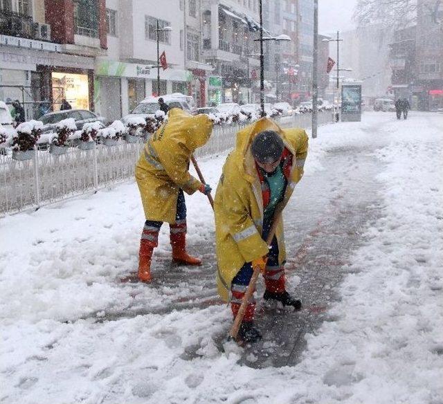 Rize’de Yoğun Kar 346 Köy Yolunu Ulaşıma Kapattı