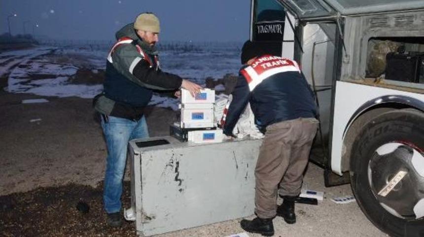 Yolcu Otob&uuml;s&uuml;nde 3 Bin 450 Paket Ka&ccedil;ak Sigara Ele Ge&ccedil;irildi