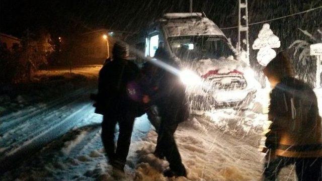Rize&rsquo;de Kardan Dolayı Mahsur Kalan Hasta Kurtarıldı 1