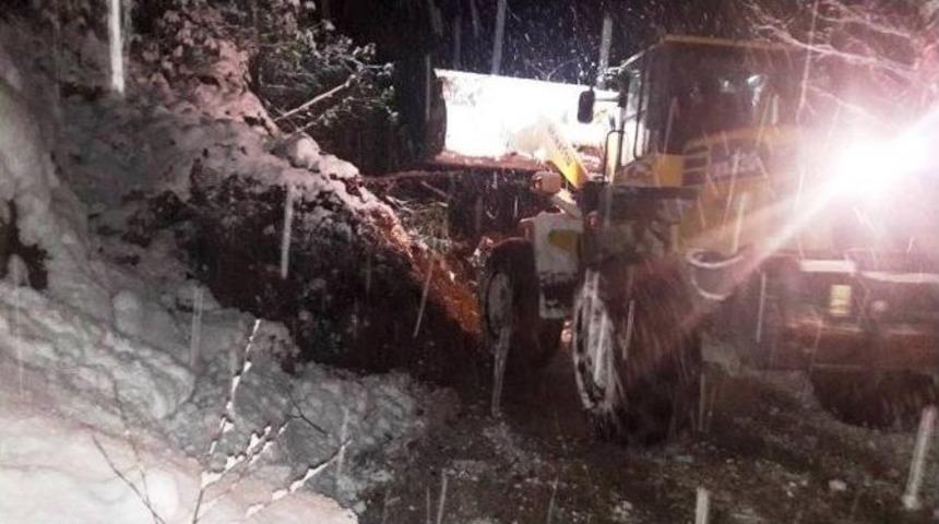 Trabzon&rsquo;un Of İl&ccedil;esinde Karla M&uuml;cadele