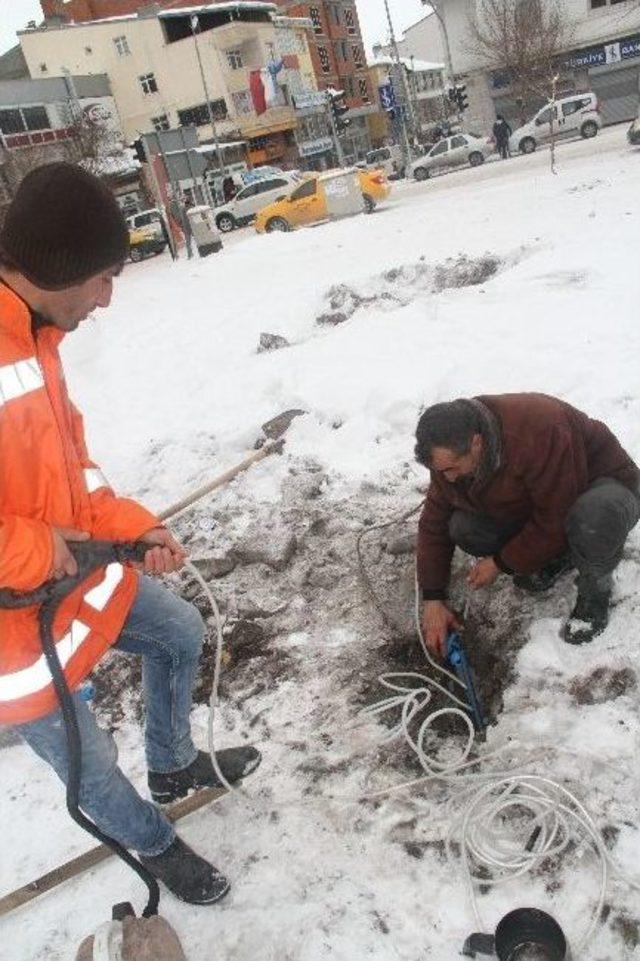 Sibirya Soğukları Nedeniyle Donan Su Şebekelerine Buharlı Çözüm