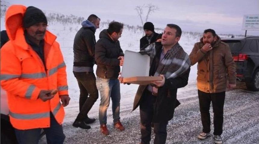 Kaymakam &Ccedil;imşit Kar Temizleme &Ccedil;alışmalarını Yerinde İnceledi