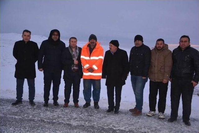 Kaymakam Çimşit Kar Temizleme Çalışmalarını Yerinde İnceledi