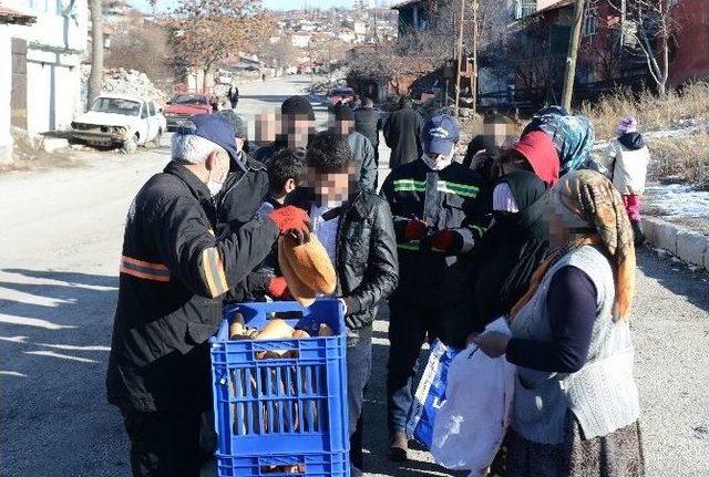 Büyükşehir’den İhtiyaç Sahibi Ailelere Ekmek Yardımı