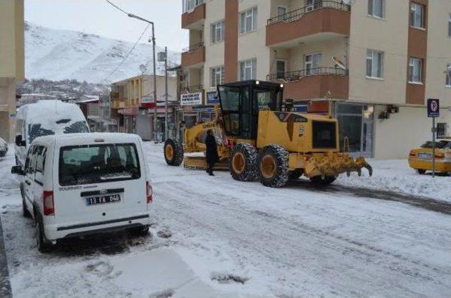 Adilcevaz’Da Karla Mücadele Çalışması