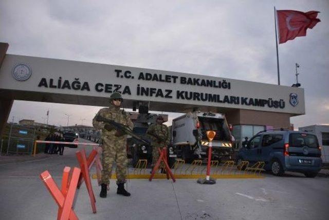 İzmir'de 270 Sanıklı Fetö Davası Başladı