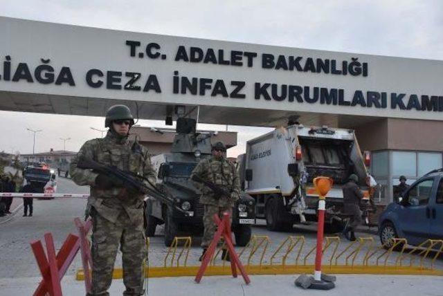 İzmir'de 270 Sanıklı Fetö Davası Başladı