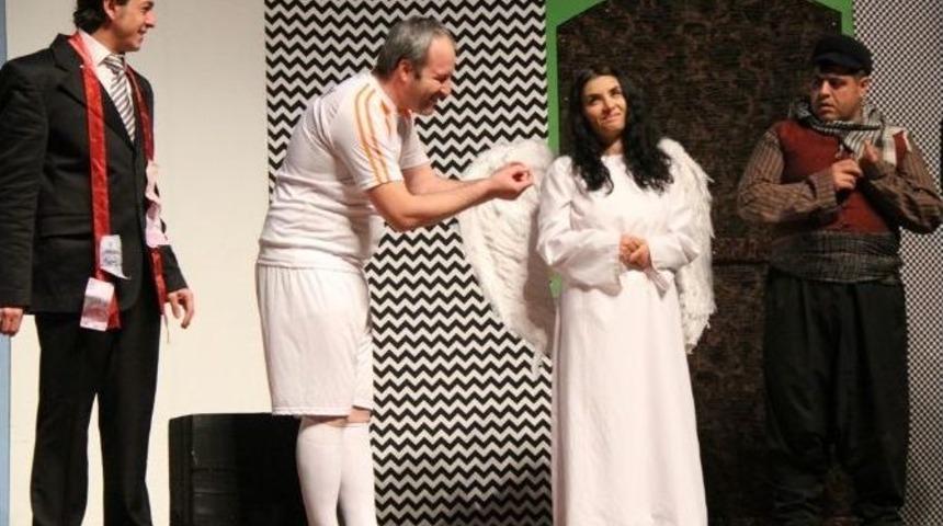 "dünya Malı Dünyada Kalır" Oyununa Büyük Alkış