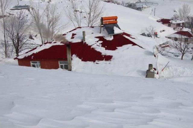 Çığ Düştü, Karlıova- Yedisu Yolu Kapandı