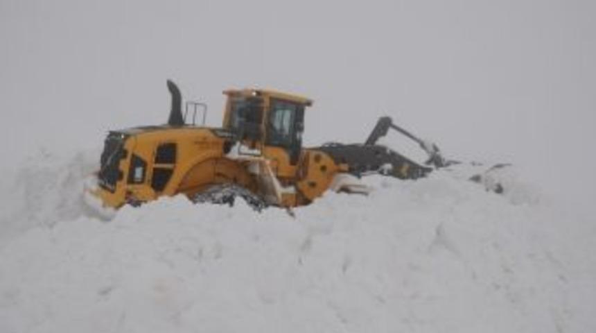 Hakkari&rsquo;de 22 K&ouml;y İle 83 Mezra Yolu Ulaşıma Kapandı