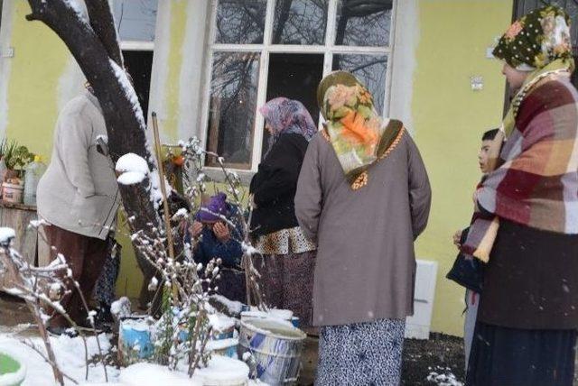 Odunluğa Dökülen Soba Külü Yangın Çıkardı