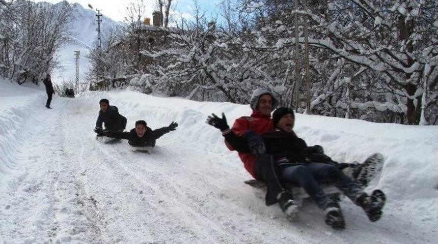 Gevaş&rsquo;ta Kızak Keyfi