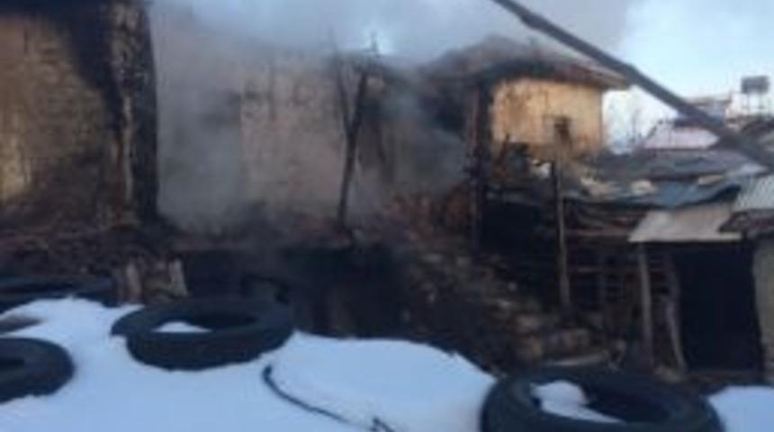 G&uuml;ny&uuml;z&uuml;&rsquo;nde Yangın, 1 Kişi Hayatını Kaybetti