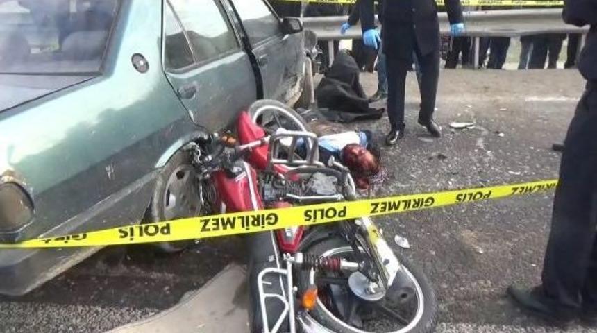 Birecik&rsquo;Te Otomobile &Ccedil;arpan Motosikletli &Ouml;ld&uuml;