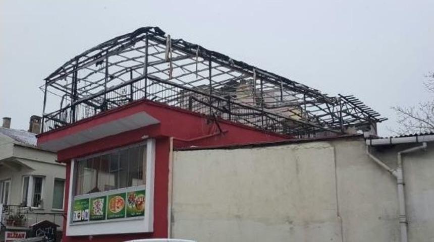 Sinop'ta Kafe &Ccedil;atısında Korkutan Yangın